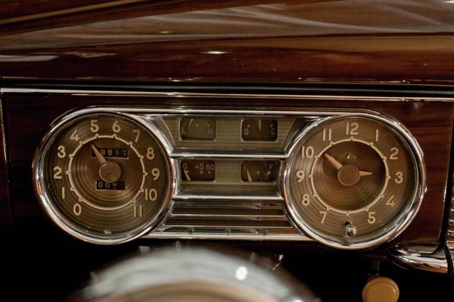 Панель приборов Packard Eight Station Sedan (2293) 1948 года  (фото 40 из 63)